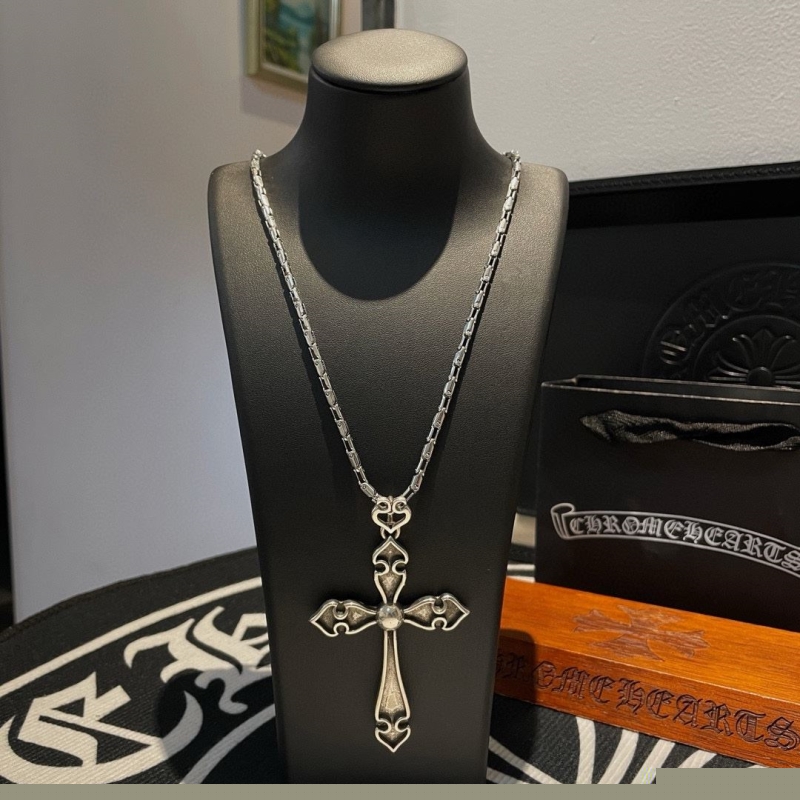 Ch**me He**ts necklaces